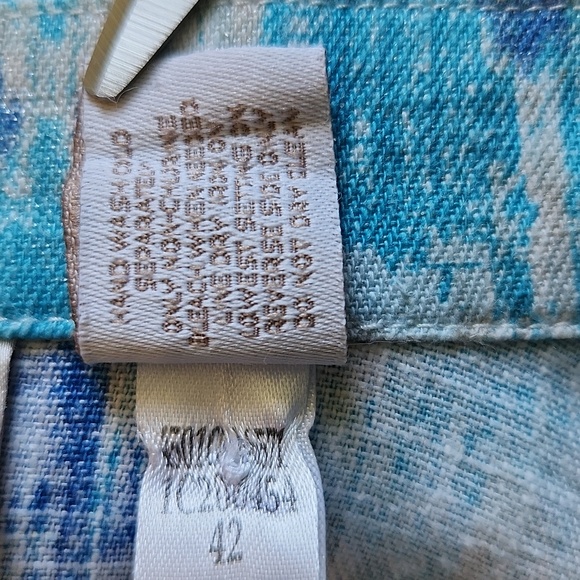 CHICO'S SIZE 1. LINEN/COTTON BLEND jacket. Beautiful shades of blue - Picture 8 of 9